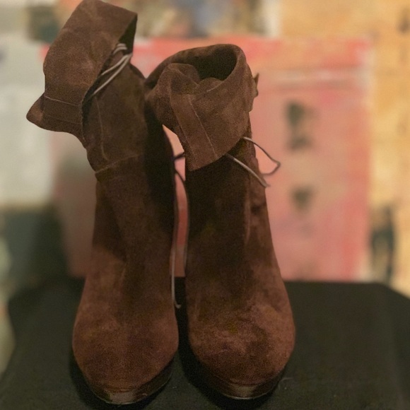 HOUSE OF HARLOW Choc Brown DYSON Booties SUEDE - Picture 2 of 7